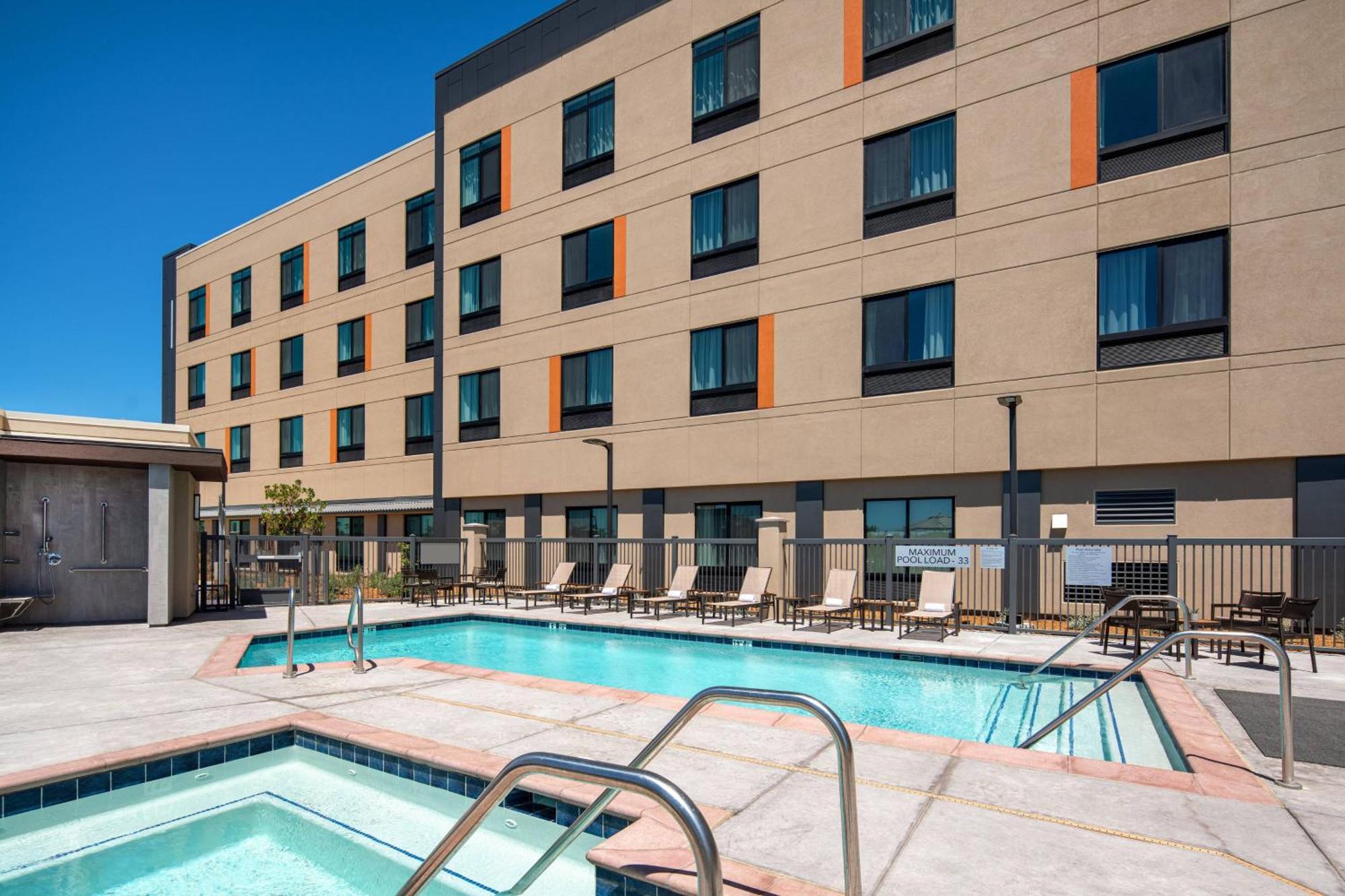 Hotel Courtyard By Marriott Petaluma Sonoma County Exterior foto